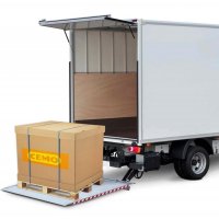 Déchargement par camion hayon matériel - CEMO